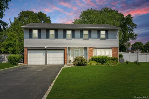 1 Wendy Ln, East Northport, NY, 11731-4813 | Card Image