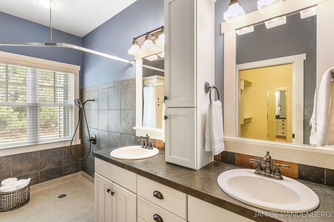 40-web-or-mls-3022-jamesway-ave | Image 27