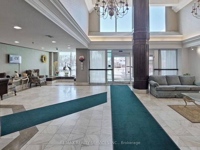 902 - 330 Mill St S, Condo with 3 bedrooms, 2 bathrooms and null parking in Brampton ON | Image 6