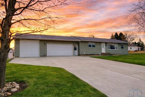 605 N 1st St, Doon, IA, 51235-7780 | Card Image