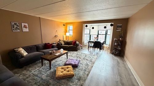 318-3 Douglas Park, Boston, MA, 02118-1076 | Card Image