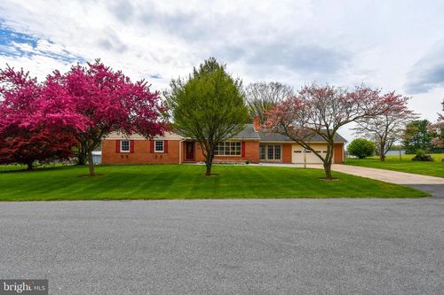 17527 Woodlawn Dr, HAGERSTOWN, MD, 21740-5159 | Card Image