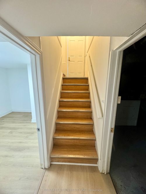 27 Lyndale Dr, North York, ON, M2N2X9 | Card Image