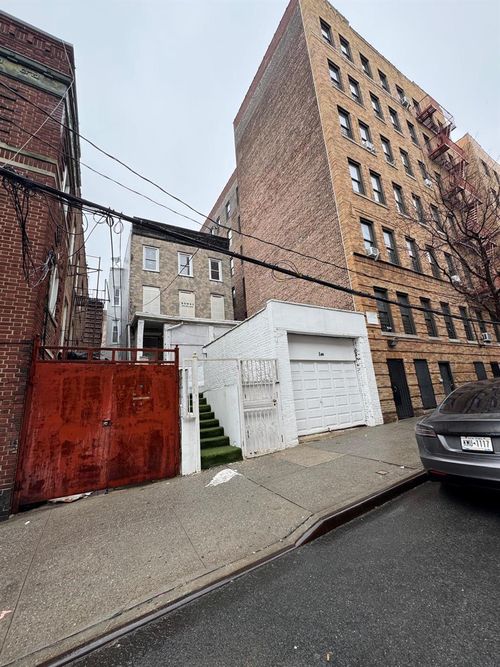 585 E 167th St, Bronx, NY, 10456-4444 | Card Image