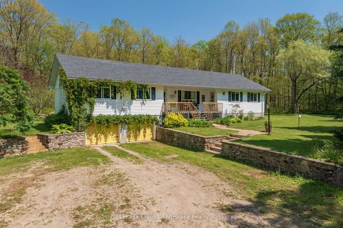 1101 Starratt Rd, Burks Falls, ON, P0A1C0 | Card Image