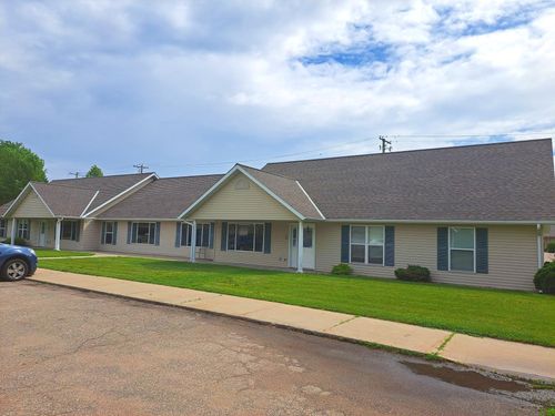 1806 E Lincoln Ave, Montevideo, MN, 56265-2424 | Card Image