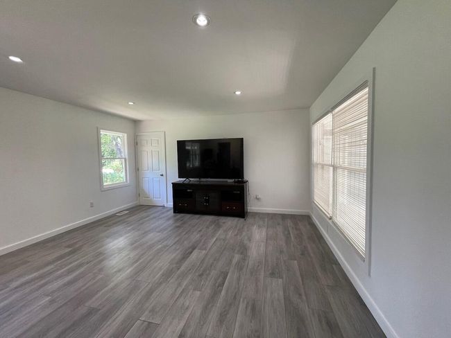 Living Room | Image 10