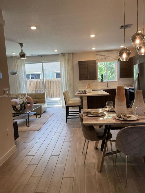 2423 Se 11th St, Homestead, FL, 33035-2122 | Card Image