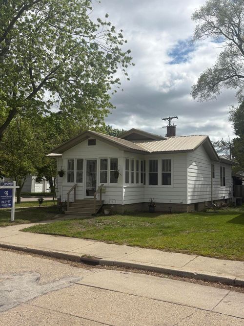 2208 Torrent St, Muskegon, MI, 49441-1561 | Card Image