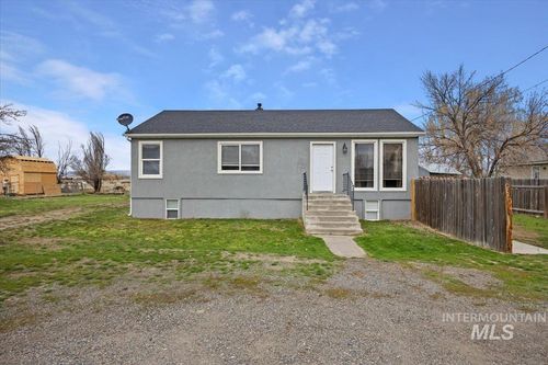 532 2nd Ave W, Gooding, ID, 83330-1061 | Card Image