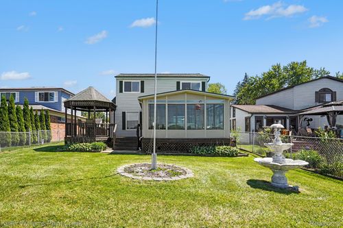 2295 Davista Dr, Highland, MI, 48356-1617 | Card Image