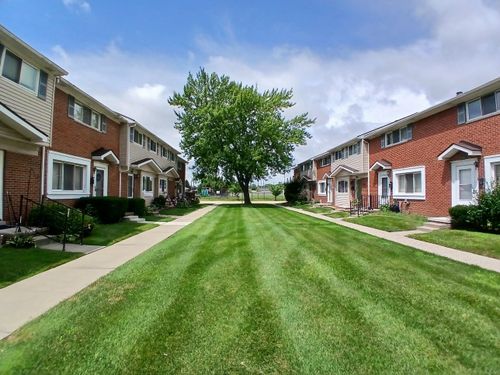 25934 Jeanette Ct, Roseville, MI, 48066-3828 | Card Image