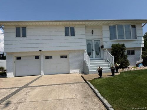 276 N Lewis Ave, Lindenhurst, NY, 11757-3515 | Card Image