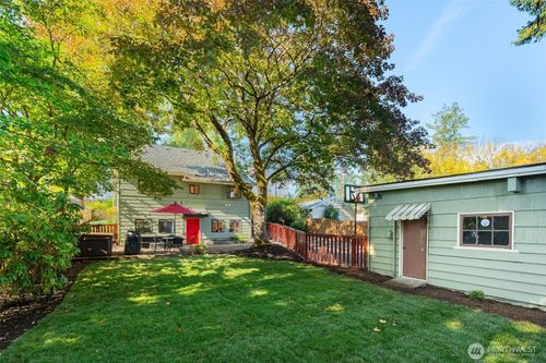 18344 Wallingford Ave N, Shoreline, WA, 98133-4631 | Card Image