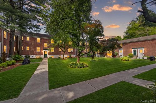 d2-33 Fieldstone Dr, Hartsdale, NY, 10530-1518 | Card Image