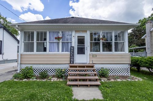 423 W South Street, Oconomowoc, WI, 53066 | Card Image