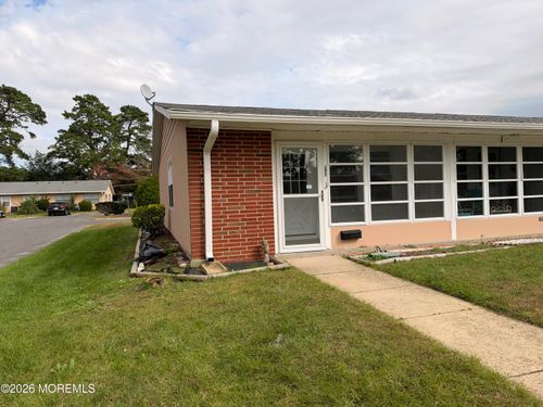 670A New Castle Ct, Lakewood, NJ, 08701-7866 | Card Image