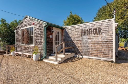 162 Main St, Essex, MA, 01929-1304 | Card Image