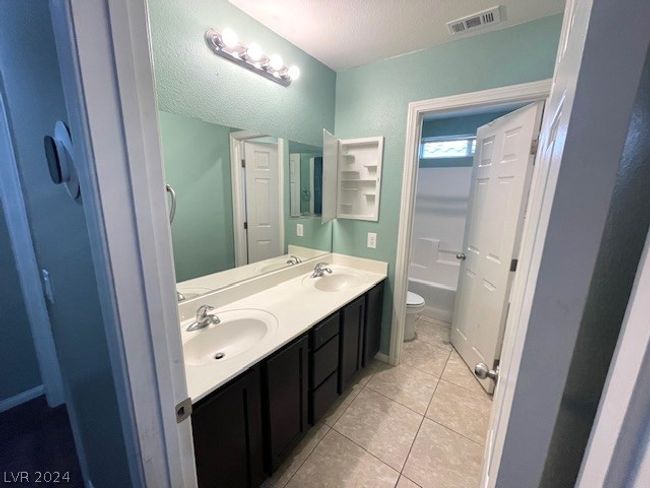 Upstairs Full Bath | Image 16