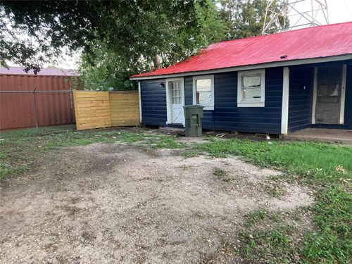 602 E 4th St, Alice, TX, 78332-4702 | Card Image