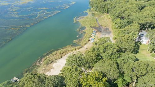 22 Woodfield Rd, Stony Brook, NY, 11790-1112 | Card Image