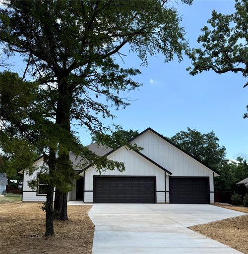 114 Seminole Cv, Gainesville, TX, 76240-8835 | Card Image