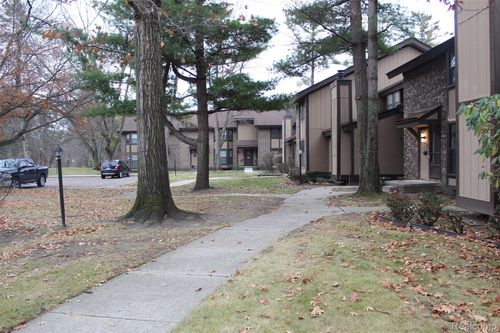 25179 Greenbrooke Dr, Southfield, MI, 48033-5223 | Card Image