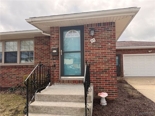 43 Marilyn Dr, West Seneca, NY, 14224-4007 | Card Image