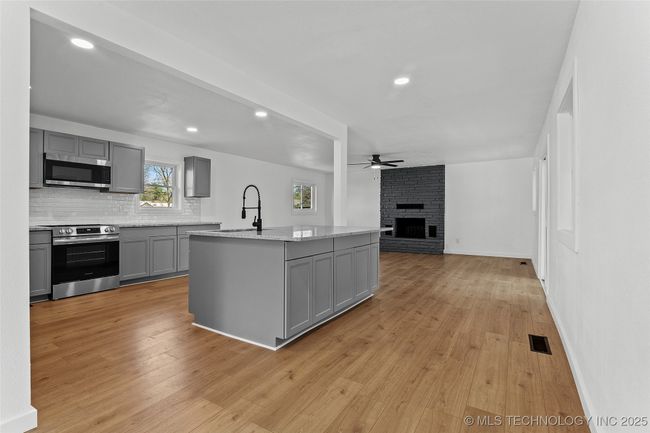 813 Hickory St, House other with 3 bedrooms, 2 bathrooms and null parking in Sapulpa OK | Image 6