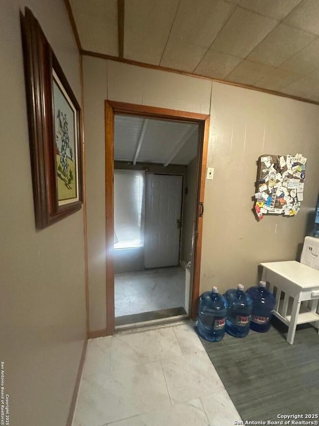619 Pecan St, House other with 3 bedrooms, 1 bathrooms and null parking in Sabinal TX | Image 12
