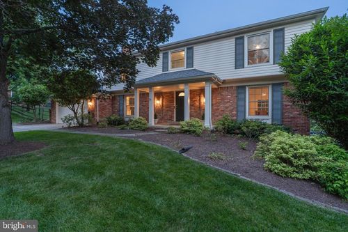 8712 Fox Run, POTOMAC, MD, 20854-2508 | Card Image