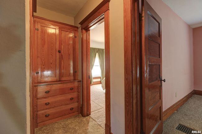 512 10 Th Ave S, House other with 3 bedrooms, 1 bathrooms and null parking in Clinton IA | Image 9