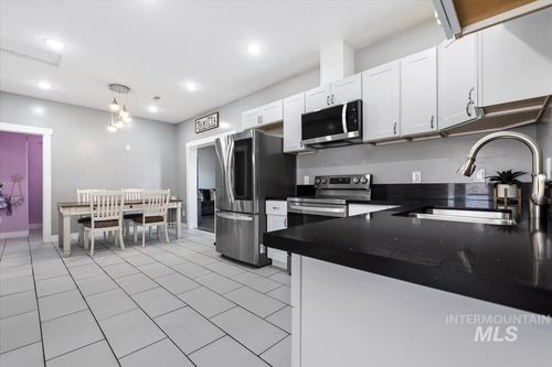 2420 Sw Buckey Dr, Mountain Home, ID, 83647-5727 | Card Image