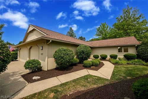 21327 Oak Bark Trl, Strongsville, OH, 44149-2200 | Card Image