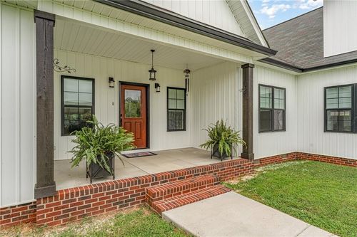 132 Parkview Ln, Reidsville, NC, 27320-9448 | Card Image