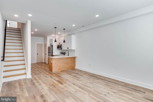 2-2528 N 11th St, PHILADELPHIA, PA, 19133-1412 | Card Image