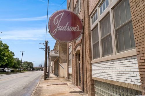 3216-831 S Flores St, San Antonio, TX, 78204-1448 | Card Image