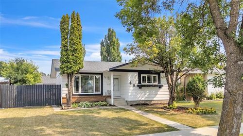 15 Roberts Cres, Winnipeg, MB, R2P1A4 | Card Image