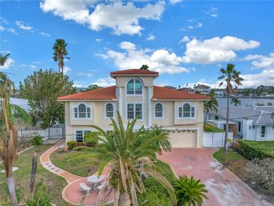 30 Dolphin Drive, House other with 6 bedrooms, 4 bathrooms and null parking in TREASURE ISLAND FL | Image 1