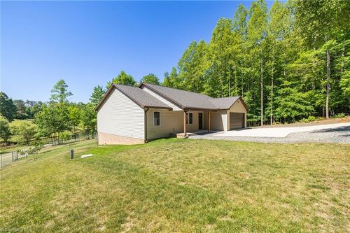 484 Vernon Rd, Reidsville, NC, 27320-8440 | Card Image