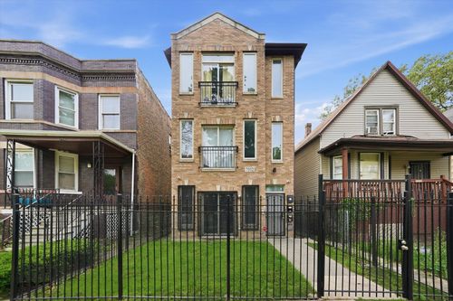 7952 S Marquette Ave, Chicago, IL, 60617-1339 | Card Image