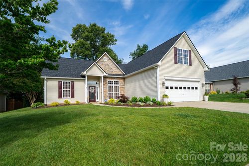 136 Cottage Ridge Rd, Fletcher, NC, 28732-8331 | Card Image