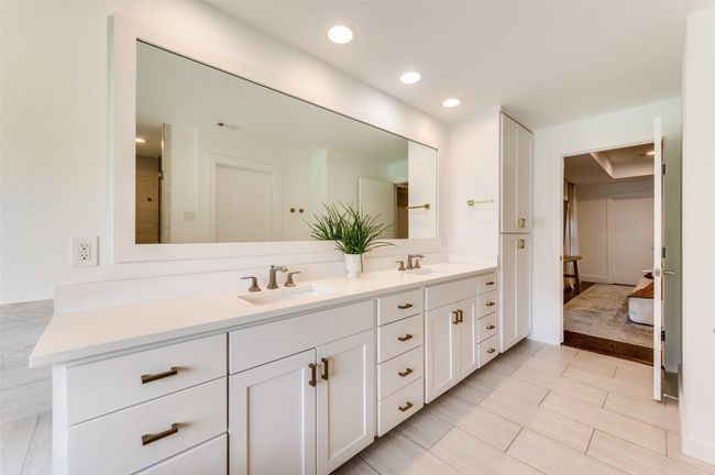Ensuite bathroom with double vanity and recessed lighting | Image 27