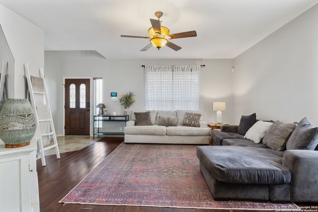 8902 Burnt Path, House other with 3 bedrooms, 3 bathrooms and null parking in Helotes TX | Image 6