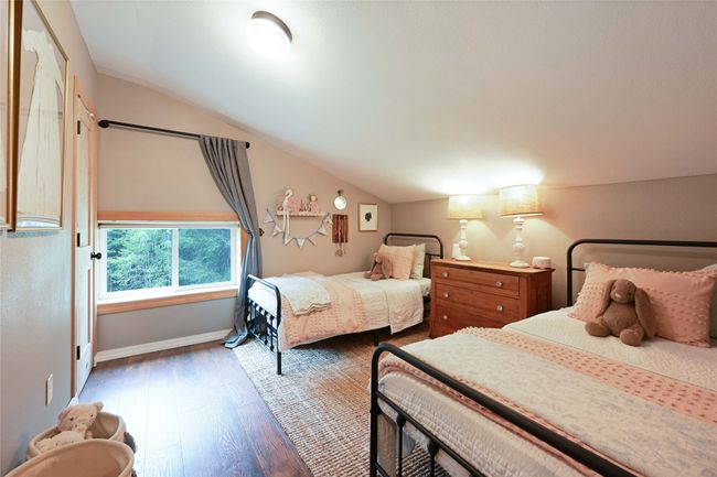 Upstairs bedroom | Image 33