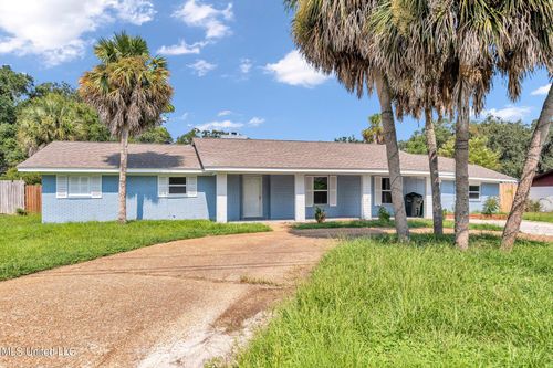 331 Big Lake Rd, Biloxi, MS, 39531-2708 | Card Image