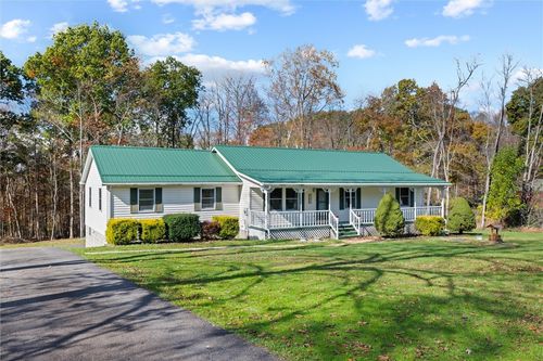 205 Horseshoe Dr, Freeport, PA, 16229-1763 | Card Image