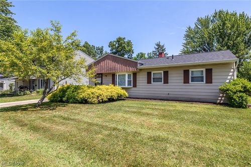 527 Monroe Blvd, Painesville, OH, 44077-2837 | Card Image