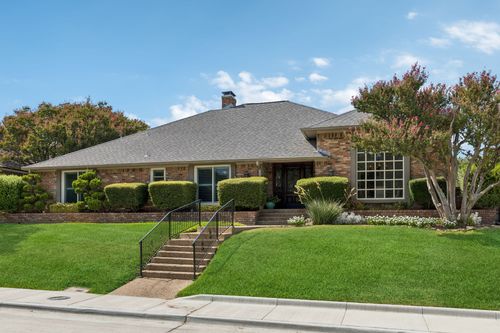 9639 Vista Oaks Dr, Dallas, TX, 75243-7630 | Card Image
