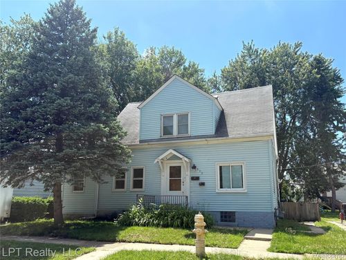 453 Spruce St, Wyandotte, MI, 48192-4177 | Card Image